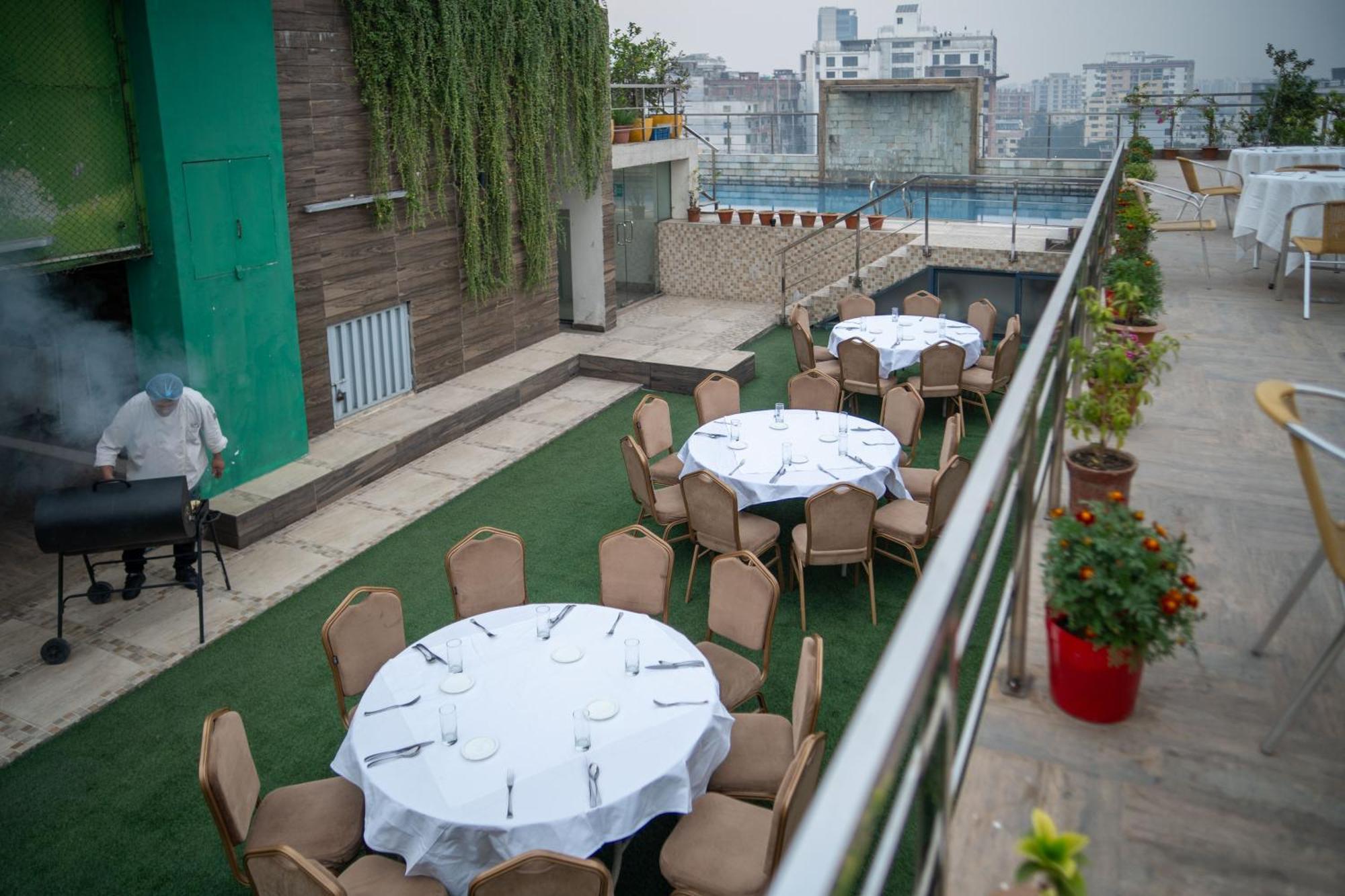 Coventina Lake Suites Dhaka Buitenkant foto