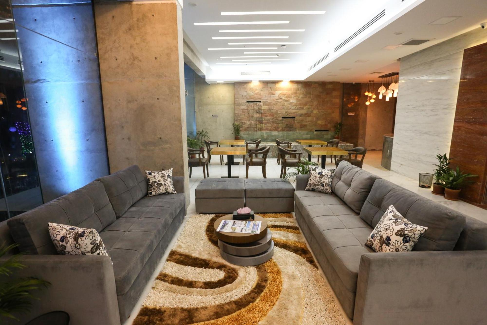 Coventina Lake Suites Dhaka Buitenkant foto
