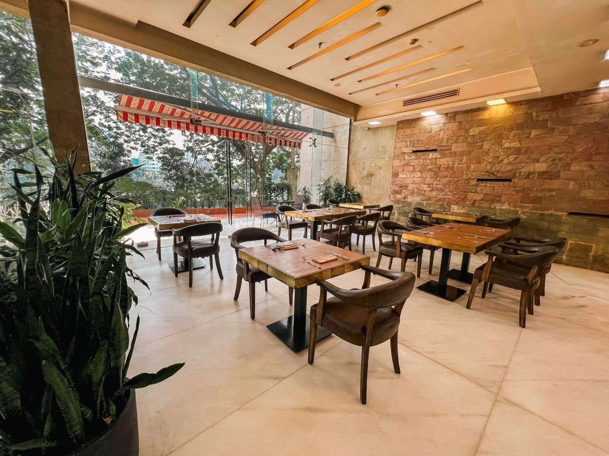 Coventina Lake Suites Dhaka Buitenkant foto