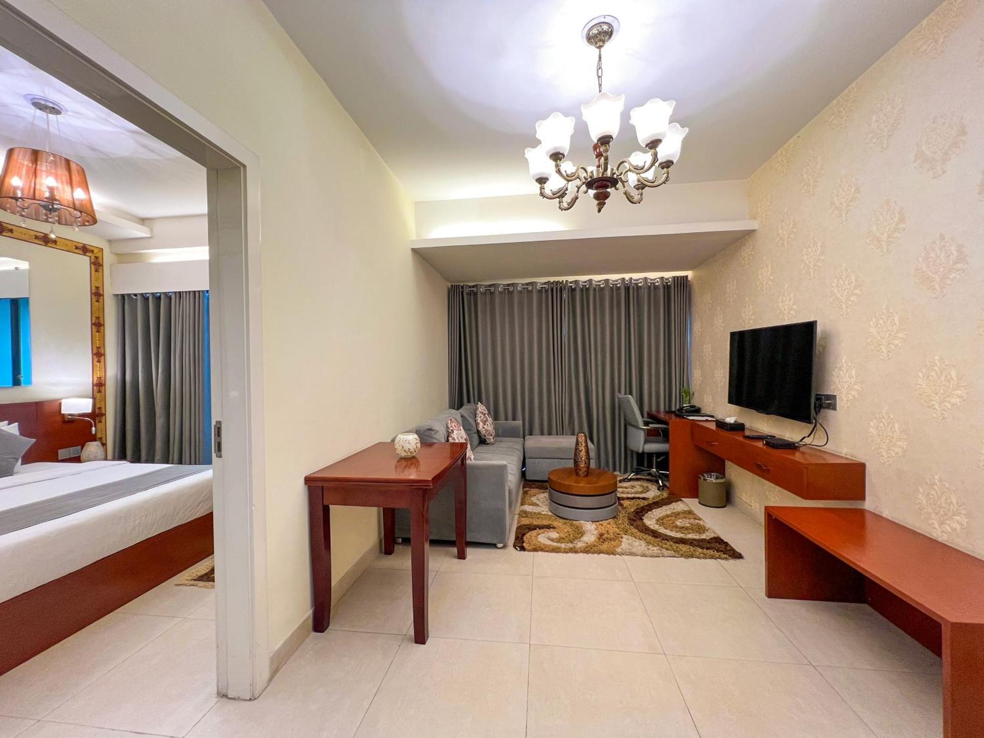 Coventina Lake Suites Dhaka Buitenkant foto