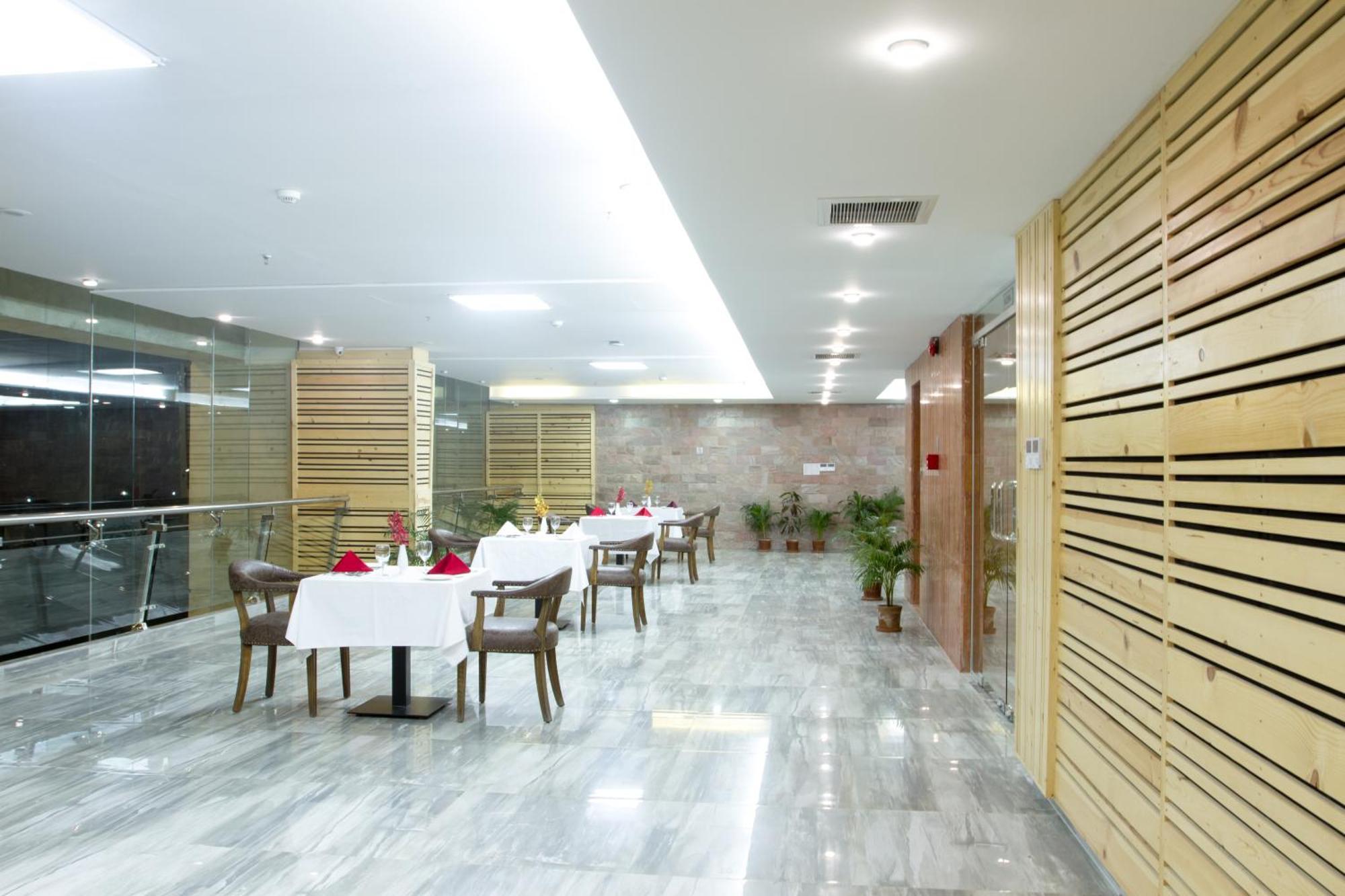 Coventina Lake Suites Dhaka Buitenkant foto