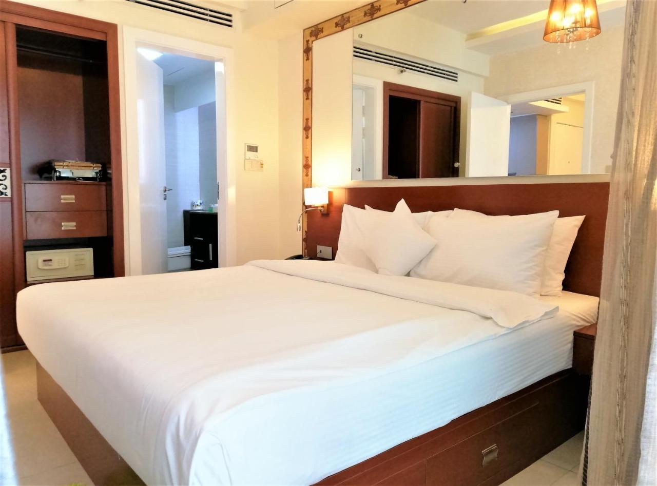 Coventina Lake Suites Dhaka Buitenkant foto