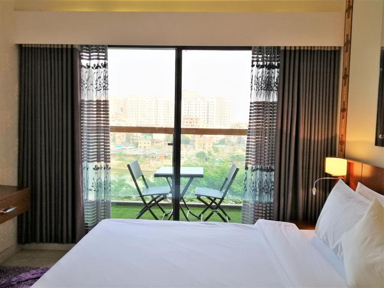Coventina Lake Suites Dhaka Buitenkant foto
