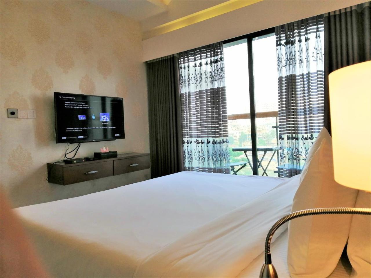 Coventina Lake Suites Dhaka Buitenkant foto