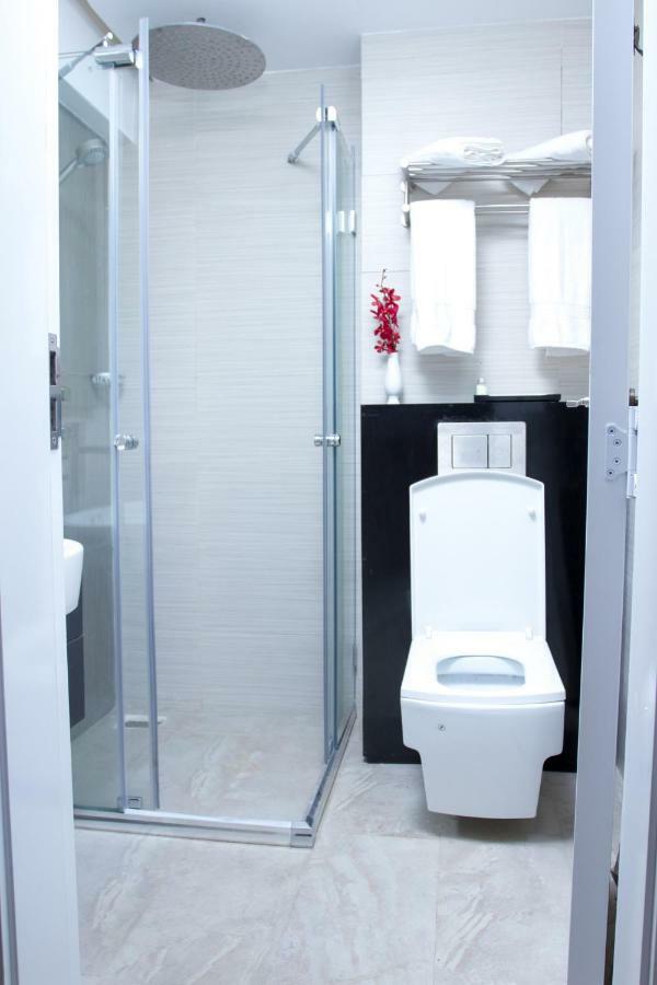 Coventina Lake Suites Dhaka Buitenkant foto