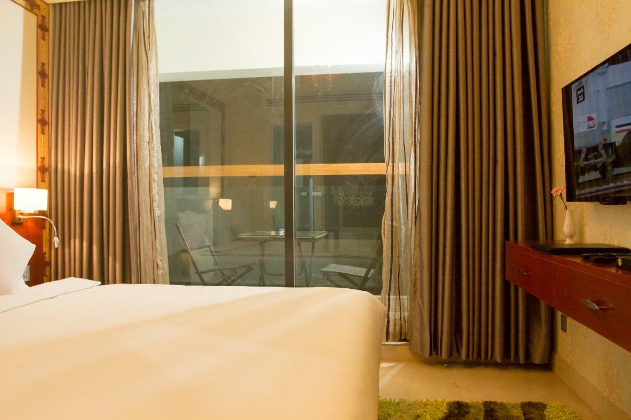 Coventina Lake Suites Dhaka Buitenkant foto