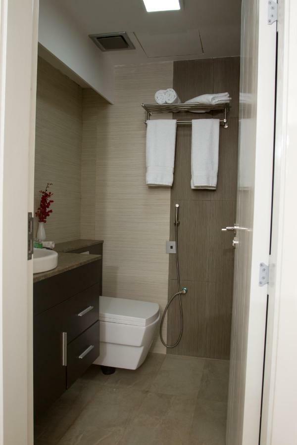 Coventina Lake Suites Dhaka Buitenkant foto