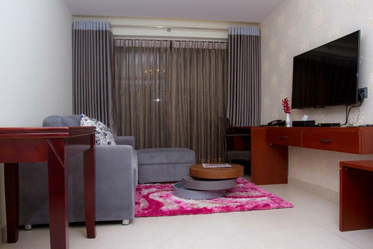 Coventina Lake Suites Dhaka Buitenkant foto