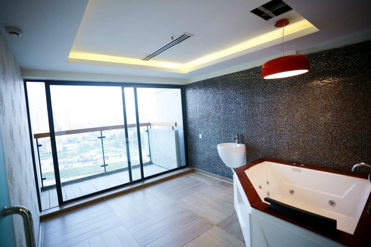 Coventina Lake Suites Dhaka Buitenkant foto
